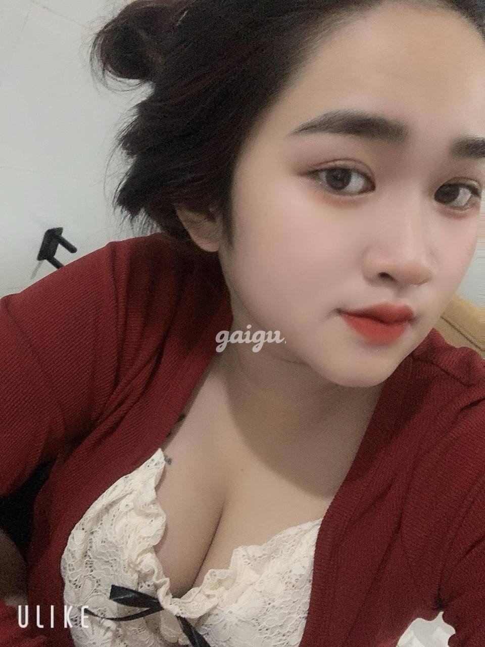 HIỂU VY Gái miền bắc xinh xắn vú to trắng hồng căng đét